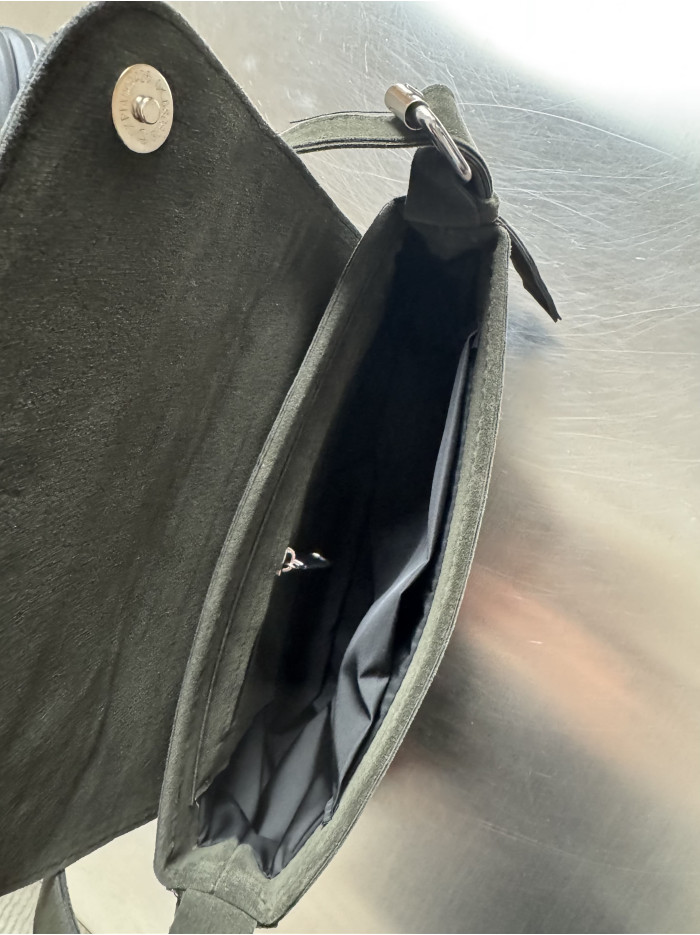 Жіноча сумка багет 22-24А хакі замшева