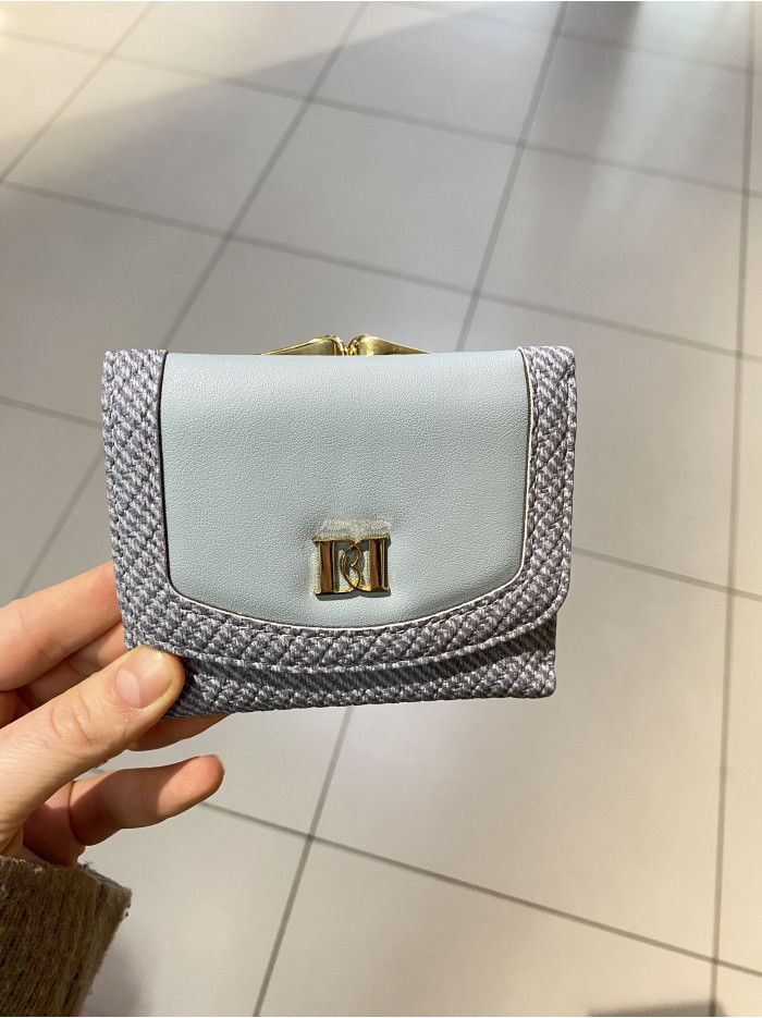 Жіночий гаманець плетений блакитний