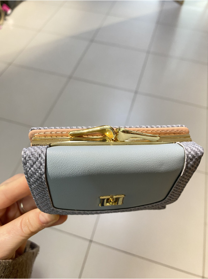 Жіночий гаманець плетений блакитний