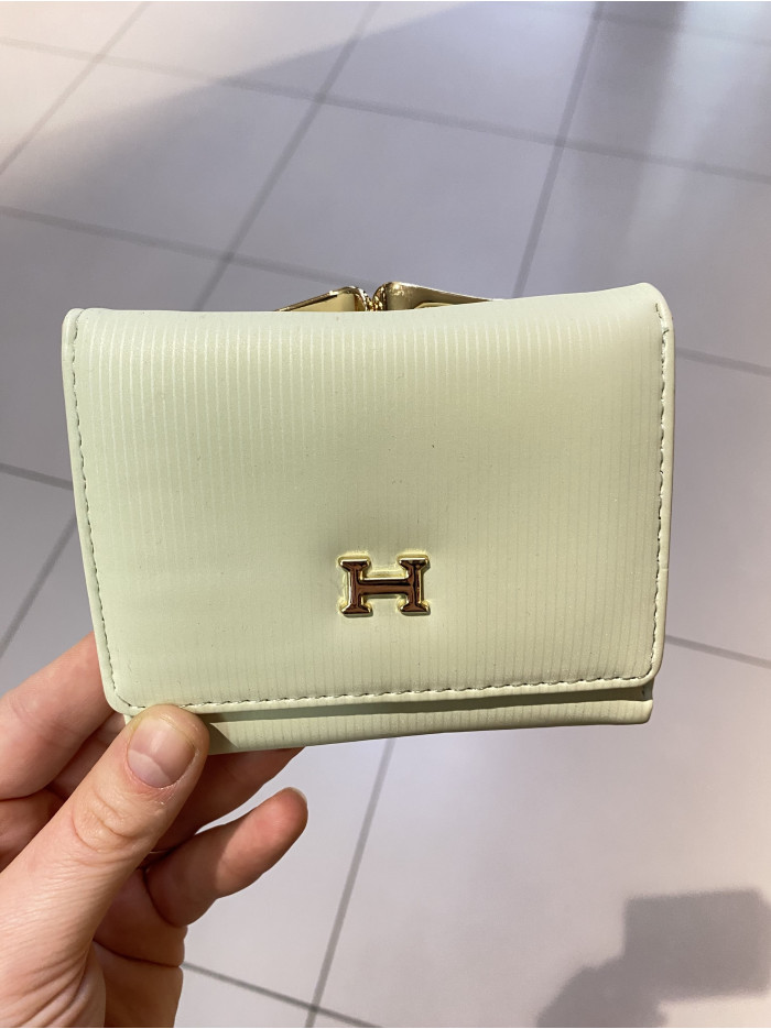 Жіночий гаманець зелений